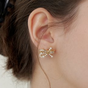 [라디오스타 윤태진 착용]PRE382 half pearl ribbon earring