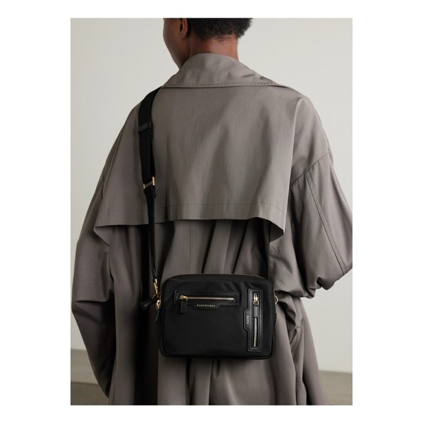 가죽 트리밍 숄더 백 블랙 1647597348933475