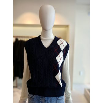 CC콜렉트 [여주점] 씨씨콜렉트 브이넥아가일패턴베스트 E261ksb111