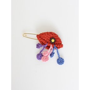 Jellyfish brooch (brick)