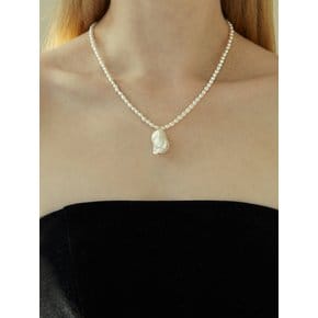 Natural Point Baroque Pearl Necklace