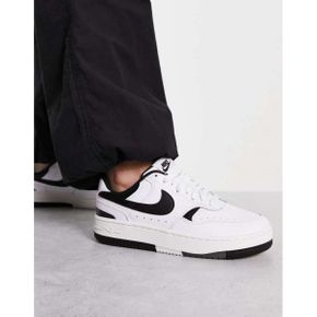 3884978 Nike Gamma Force sneakers in white and black