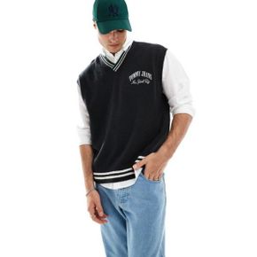 4735196 Tommy Jeans relaxed varsity logo knit vest in black