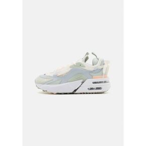 5105703 Nike AIR MAX FURYOSA - Trainers sail/crimson tint/pale ivory/light silver/football