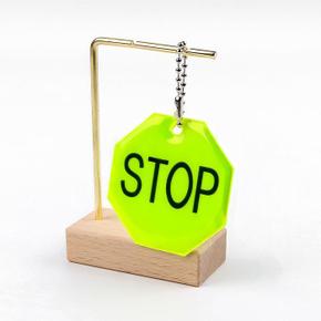 STOP 야간 빛 반사 키링