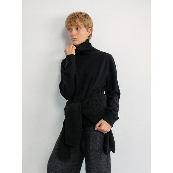 Pure merino wool turtle neck pullover_Black