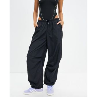 이스퀘어 5434943 adidas Premium Essentials Nylon Parachute Pants - Black