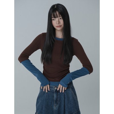 마스언에브릴 FINGER HOLE SHIRRING T-SHIRT_BROWN-BLUE