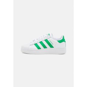 3698610 adidas SUPERSTAR XLG - Trainers white/green