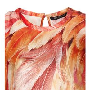 [BCD] 24 S/S SWT644/4QL7101505 로베르토 카발리 PLUMAGE 프린트 티셔츠 B0011088888