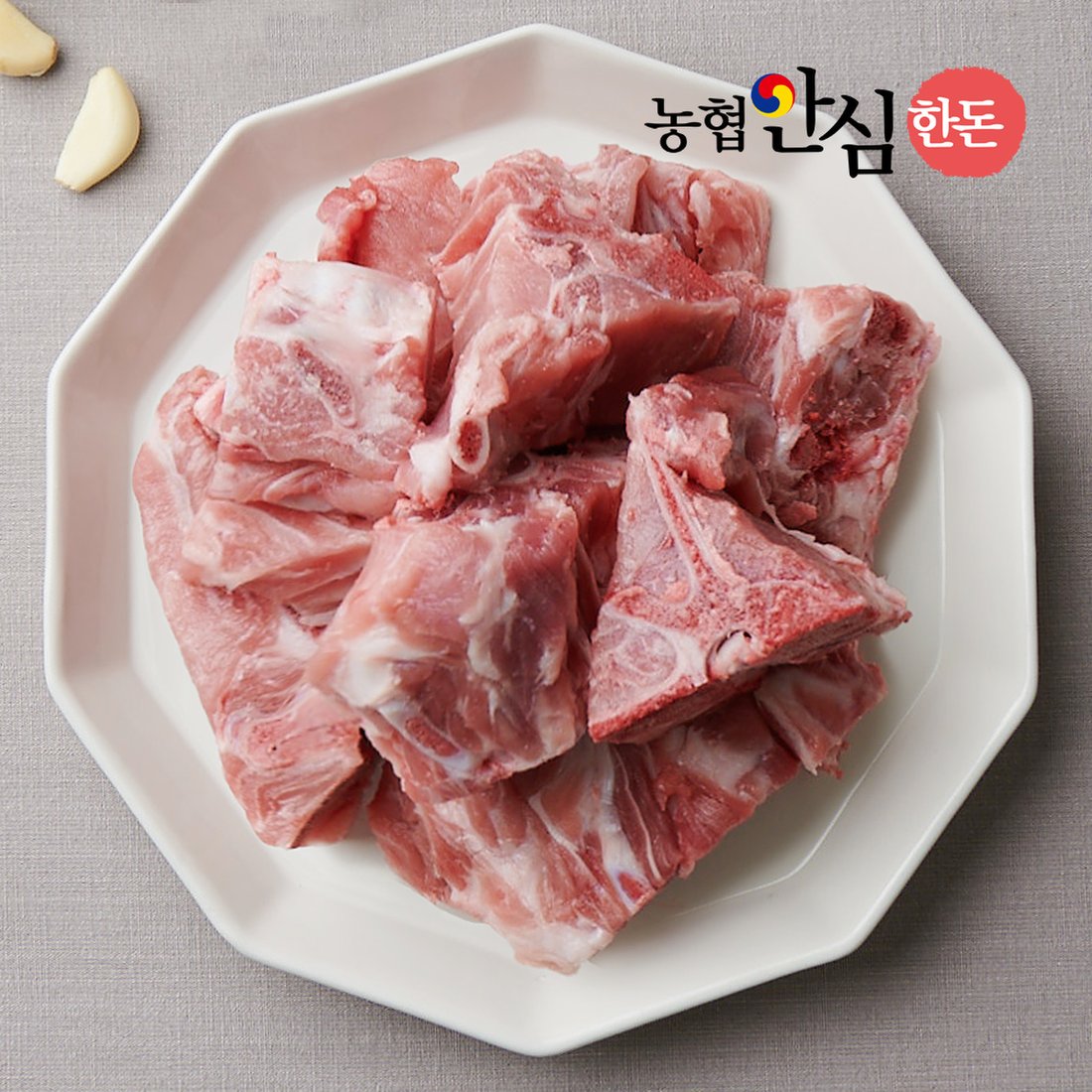 농협안심한돈][냉동] 국내산 돼지 등뼈 2Kg 감자탕뼈 등뼈찜용, 이마트몰, 당신과 가장 가까운 이마트