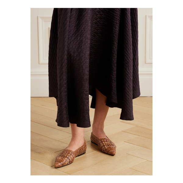 아야메 우븐 가죽 포인트 토 플랫 탠 브라운 1647597352638595