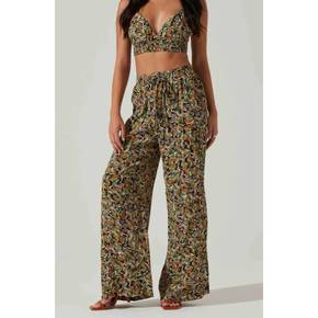 4464562 ASTR Femi Abstract Wide Leg Pant In Black/green