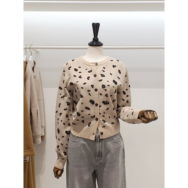 [파주점] 쥬크 주크 울혼방 레오파드 니트 가디건​ V261KSL911