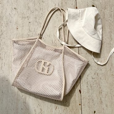 헤지스 [H20]시그니처 H 아이보리 네트백 (+파우치백 SET)HIBA5E811IV