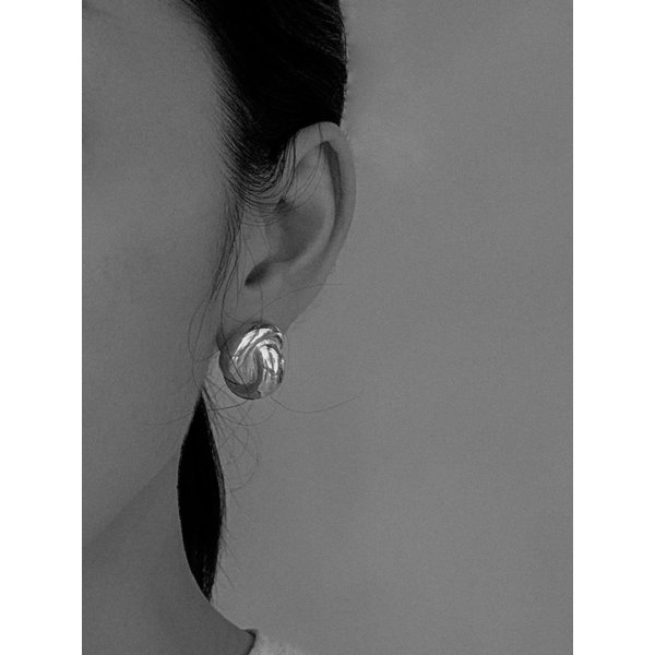 The lovers knot earrings (silver)