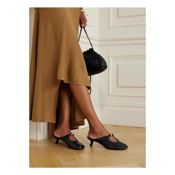 페블 장식 컷아웃 가죽 뮬 블랙 46376663162858882