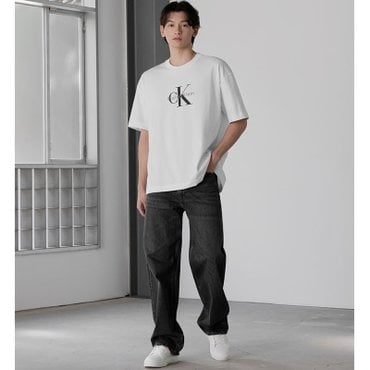 Calvin Klein Jeans 남성 배기핏 블랙 스모크 데님(4RB920G)