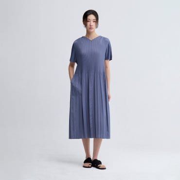 플리츠미 V넥 케이프 플레어 원피스_PPOPM325014