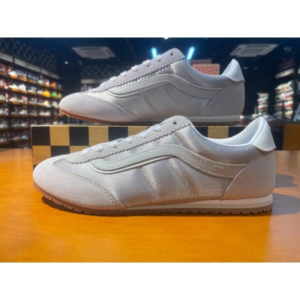 [여주점] (남여공용) 스니커즈 슈퍼 로우프로 (메탈릭 그레이) (VN000D83EZO)