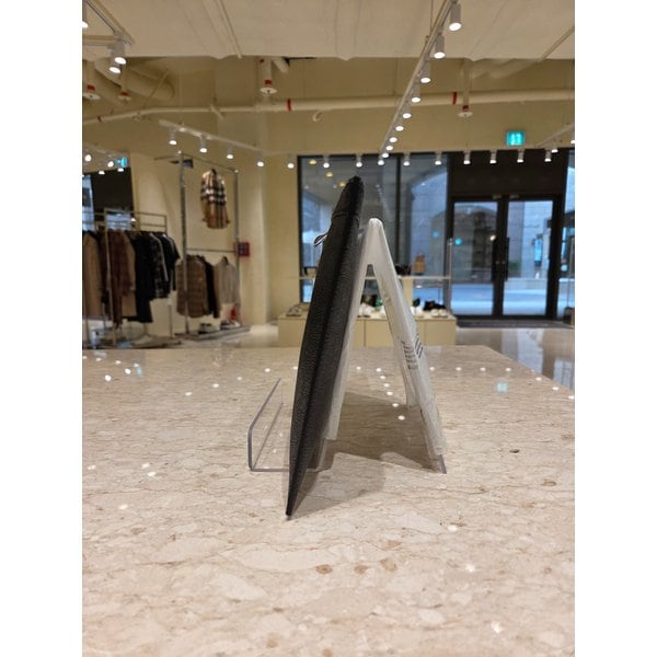 [부산점] 공용 삼선탭 페블 그레인 레더 스몰 클러치 MAC019L-00198-001