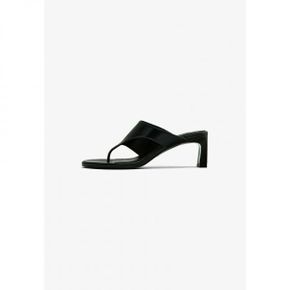 4352334 Massimo Dutti T-bar sandals - black