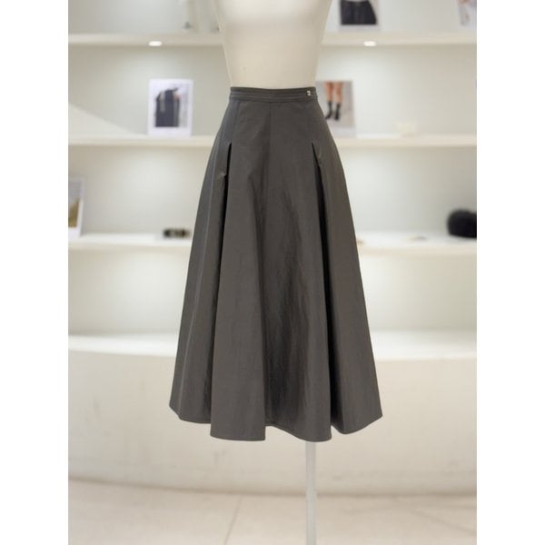 [여주점] 여성 로고 장식 레더 플레어 스커트 (L261PSD011)