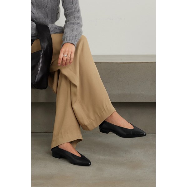 레베카 가죽 포인트 토 플랫 블랙 1647597309765219