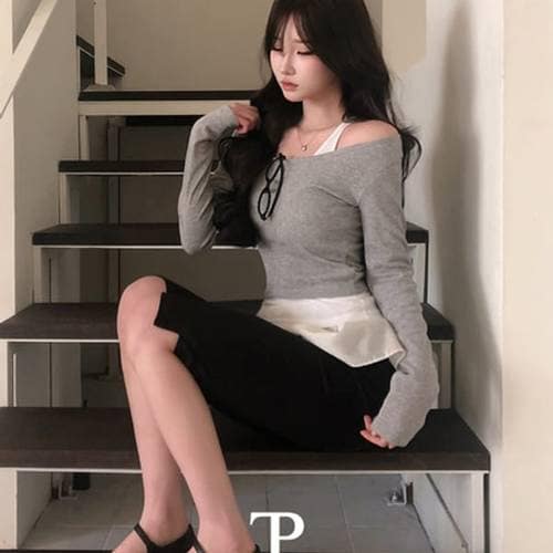 더핑크 / 네빌 슬림핏 레이어드 나시 셔링 오프숄더 긴팔티