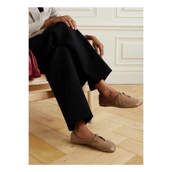 장식 가죽 발레리나 플랫 브라운 46376663162858899