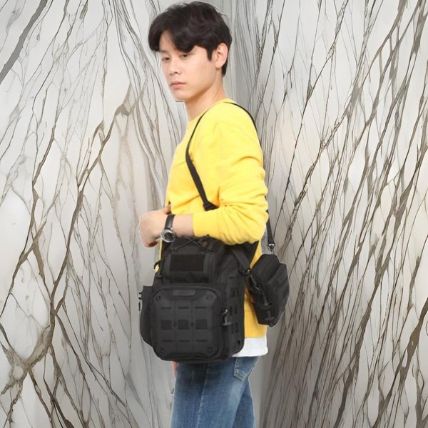 [옷자락] 남자 아웃도어 패드수납 블랙 방수 크로스백