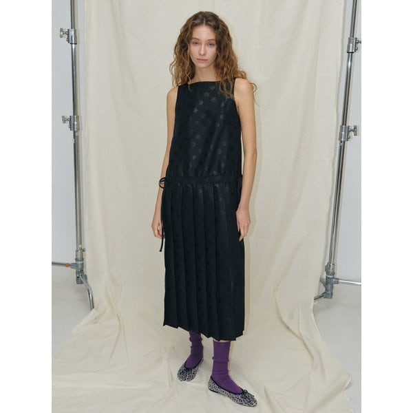 BIG DOT PLEATED MAXI DRESS / BLACK