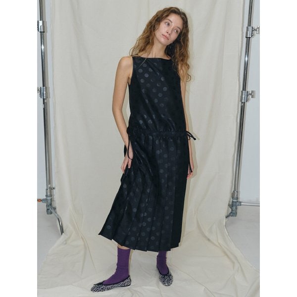 BIG DOT PLEATED MAXI DRESS / BLACK