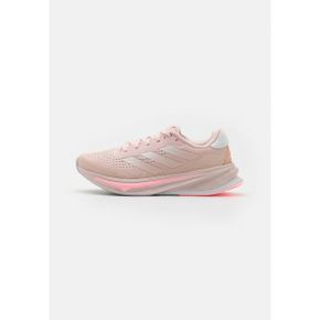 4725687 Adidas SUPERNOVA RISE - Road running shoes sandy pink/dash grey/pink spark