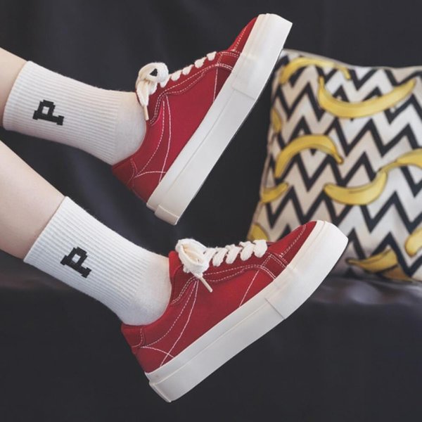 [옷자락] 여성 캐주얼 스티치 블랙 레드 운동화 스니커즈