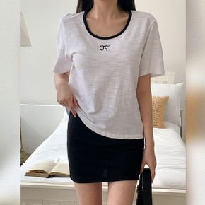 셀넛 배색 리본 반팔 티셔츠_P359870090