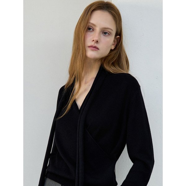 다이애그널 랩 스카프 니트 탑 블랙 OU1874