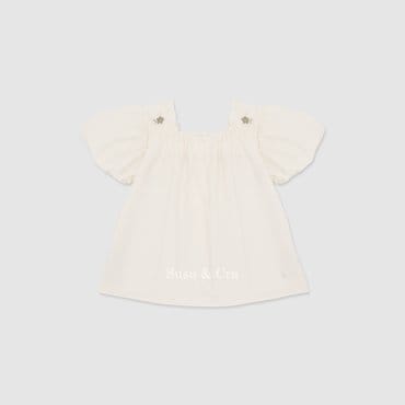 슈슈앤크라 클레어드 블라우스 ㅡ 크림