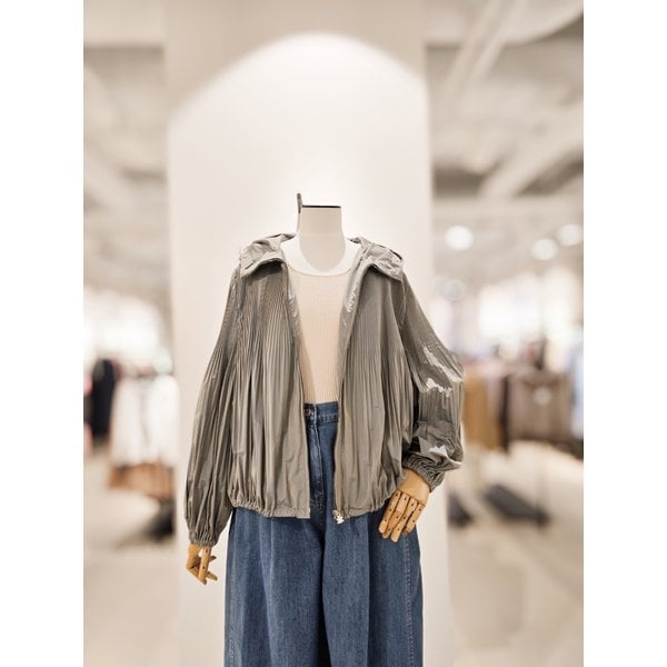 [파주점] [더아이잗컬렉션]플리츠 후드 라이트 점퍼 CR5A0JP321