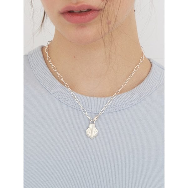 Shell Bloom Chain Necklace