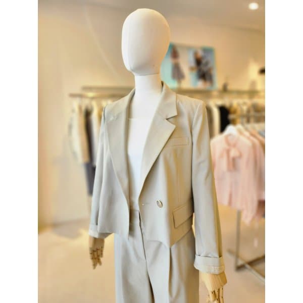 [여주점] [JJ 지고트] 여성 백 버튼 더블 크롭 재킷 GR4A0JKR61