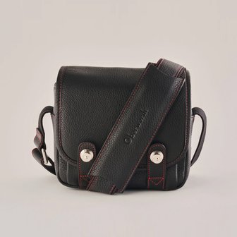 오버베르트 Leica Q3 Casual Bag Black/Red Stitch 오버베르트 가방