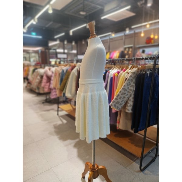 [파주점] (IV)루즈페-헤어리플레어니트스커트 74C1943002