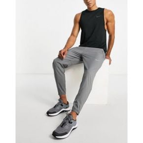 4491348 Nike Dri-FIT Challenger woven pants in gray