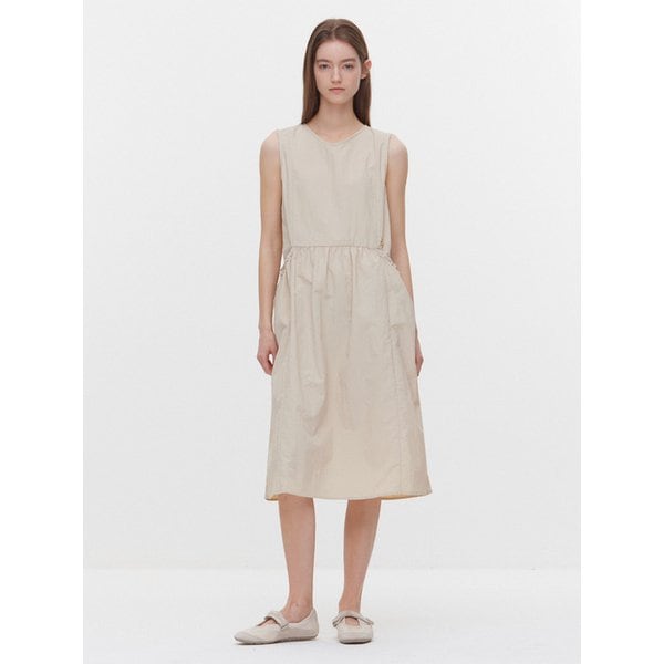 바스락 포켓 스트링 슬리브리스 원피스(MAGBOP02MBE)