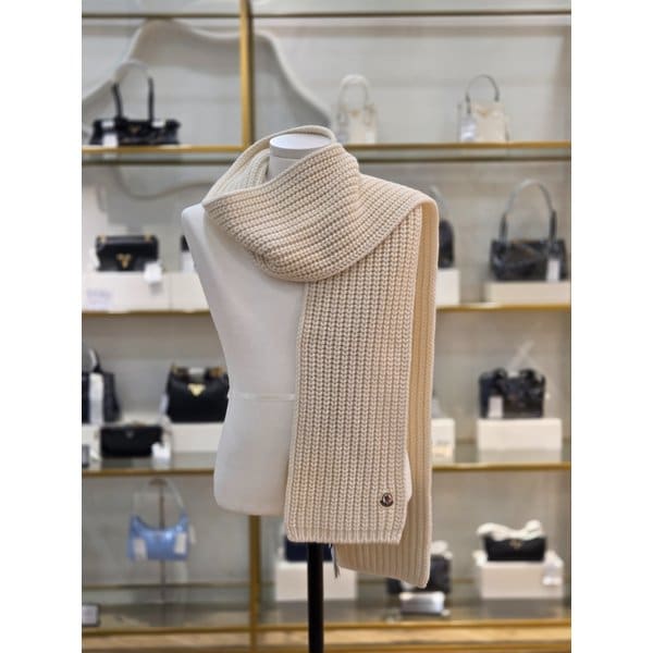 [시흥점] [몽클레어] 공용 로고패치 니트 울 캐시미어 머플러 3C00030-M4281-034