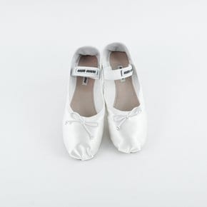 새틴 발레리나 플랫슈즈 MIU MIU WHITE 5F794D QU6 F0009