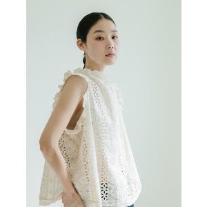 제이빈야드 Eyelet Lace Cream Blouse