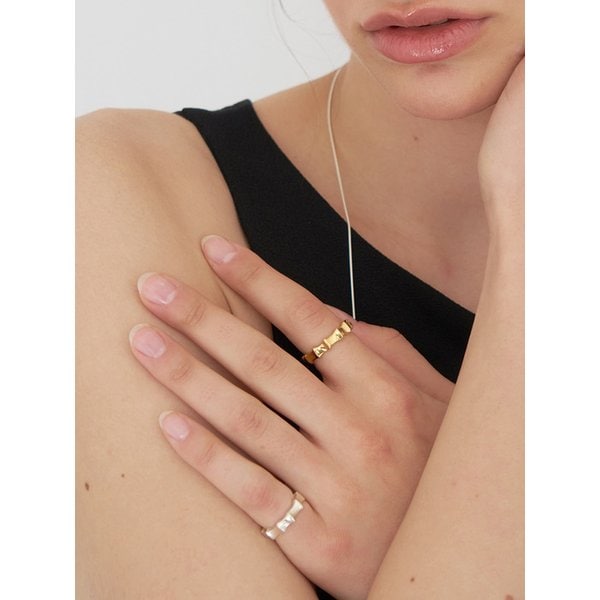Amone Wave Ring