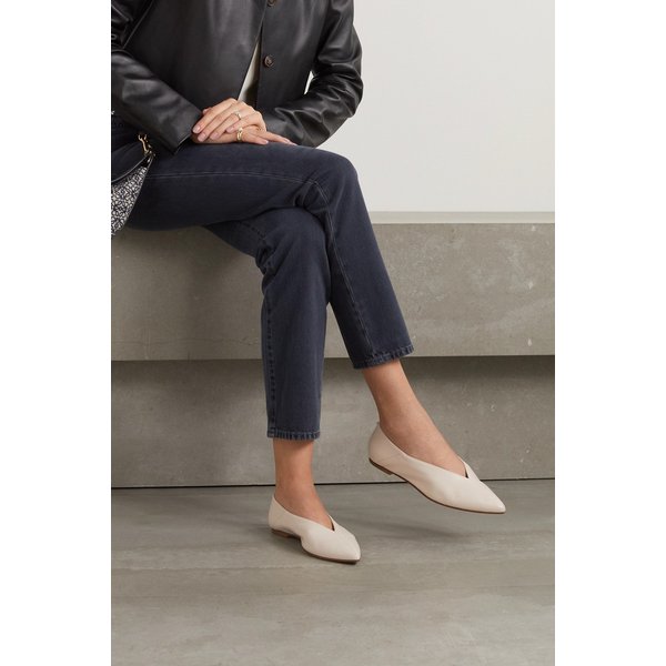 Moa Leather Point-toe Flats 크림